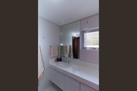 Casa à venda com 267m², 3 quartos e 4 vagasBanheiro da Suíte 2