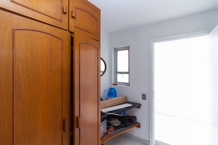 Casa à venda com 267m², 3 quartos e 4 vagasQuarto de Serviço