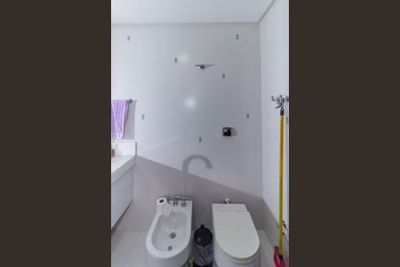 Casa à venda com 267m², 3 quartos e 4 vagasBanheiro da Suíte 1