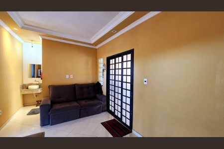 Casa à venda com 160m², 3 quartos e 2 vagasSala