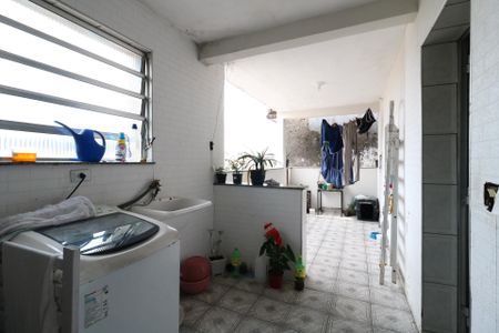 Casa à venda com 250m², 2 quartos e 2 vagasCasa 1 - Área de Serviço