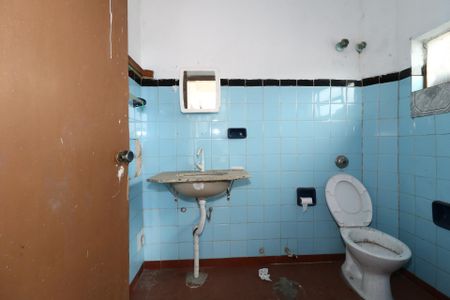 Casa à venda com 250m², 2 quartos e 2 vagasCasa 2 - Banheiro