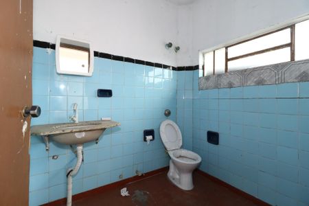 Casa à venda com 250m², 2 quartos e 2 vagasCasa 2 - Banheiro