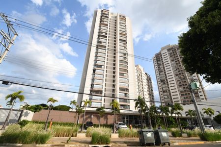 Apartamento à venda com 107m², 3 quartos e 2 vagasFachada e portaria