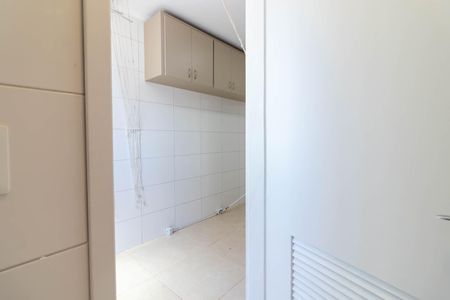 Apartamento à venda com 63m², 2 quartos e 2 vagas Apartamento à venda com 63m², 2 quartos e 2 vagasBanheiro de Serviço