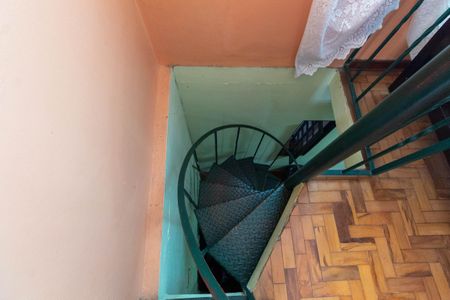 Casa à venda com 210m², 2 quartos e 3 vagasEscada