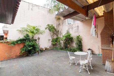 Casa à venda com 210m², 2 quartos e 3 vagasQuintal