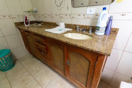 Casa à venda com 210m², 2 quartos e 3 vagasBanheiro 1