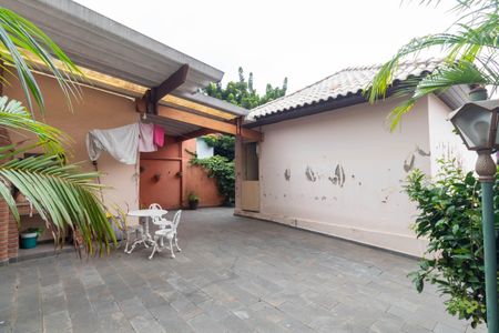 Casa à venda com 210m², 2 quartos e 3 vagasQuintal