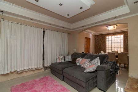 Casa à venda com 133m², 4 quartos e 3 vagasSala