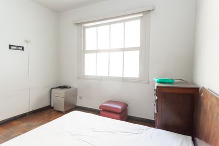 Casa à venda com 675m², 8 quartos e 6 vagas Casa à venda com 675m², 8 quartos e 6 vagasQuarto 5