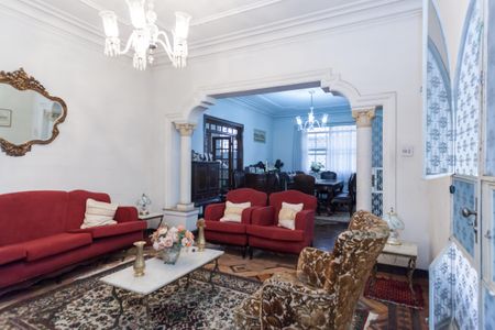 Casa à venda com 675m², 8 quartos e 6 vagas Casa à venda com 675m², 8 quartos e 6 vagasSala de Estar