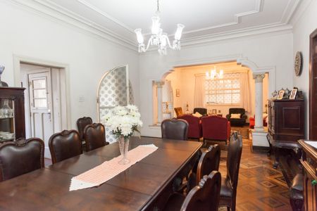 Casa à venda com 675m², 8 quartos e 6 vagas Casa à venda com 675m², 8 quartos e 6 vagasSala de Jantar
