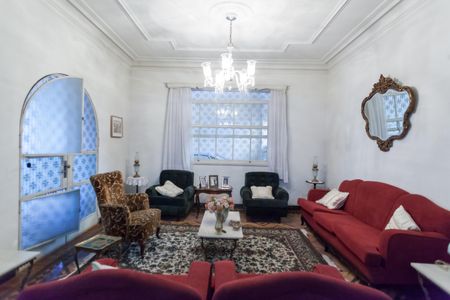 Casa à venda com 675m², 8 quartos e 6 vagas Casa à venda com 675m², 8 quartos e 6 vagasSala de Estar