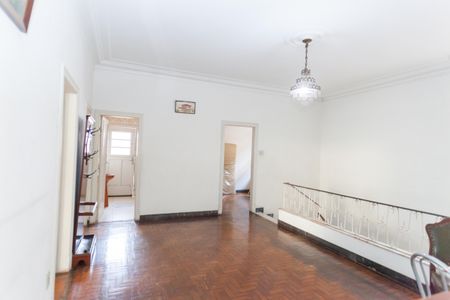 Casa à venda com 675m², 8 quartos e 6 vagas Casa à venda com 675m², 8 quartos e 6 vagasSala de TV