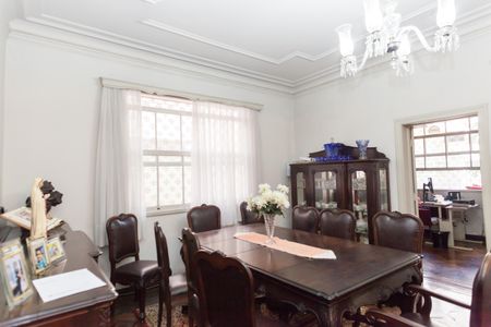 Casa à venda com 675m², 8 quartos e 6 vagas Casa à venda com 675m², 8 quartos e 6 vagasSala de Jantar