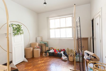 Casa à venda com 675m², 8 quartos e 6 vagas Casa à venda com 675m², 8 quartos e 6 vagasQuarto 6