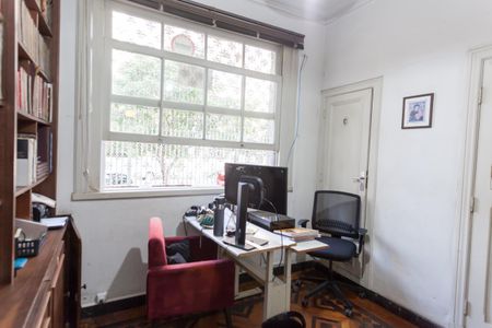 Casa à venda com 675m², 8 quartos e 6 vagas Casa à venda com 675m², 8 quartos e 6 vagasEscritório