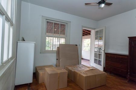 Casa à venda com 675m², 8 quartos e 6 vagas Casa à venda com 675m², 8 quartos e 6 vagasQuarto 8