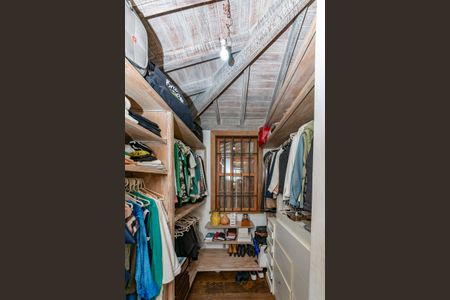 Casa à venda com 400m², 4 quartos e 4 vagas Casa à venda com 400m², 4 quartos e 4 vagasCloset da suíte