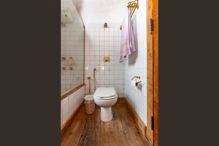 Casa à venda com 400m², 4 quartos e 4 vagas Casa à venda com 400m², 4 quartos e 4 vagasBanheiro da Suíte