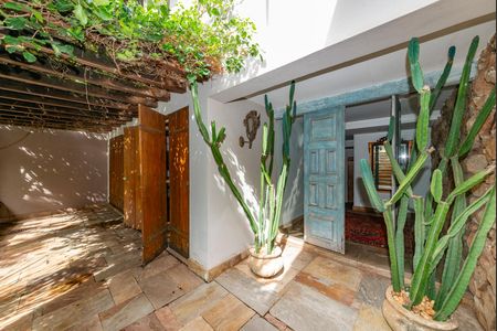 Casa à venda com 400m², 4 quartos e 4 vagas Casa à venda com 400m², 4 quartos e 4 vagasQuintal