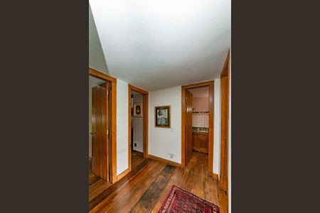 Casa à venda com 400m², 4 quartos e 4 vagas Casa à venda com 400m², 4 quartos e 4 vagasCorredor