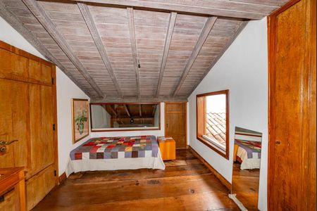 Casa à venda com 400m², 4 quartos e 4 vagas Casa à venda com 400m², 4 quartos e 4 vagasSuíte