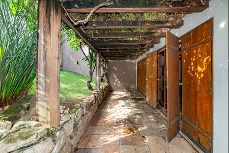 Casa à venda com 400m², 4 quartos e 4 vagas Casa à venda com 400m², 4 quartos e 4 vagasQuintal