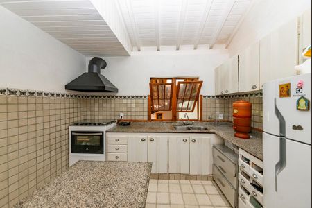 Casa à venda com 400m², 4 quartos e 4 vagas Casa à venda com 400m², 4 quartos e 4 vagasCozinha