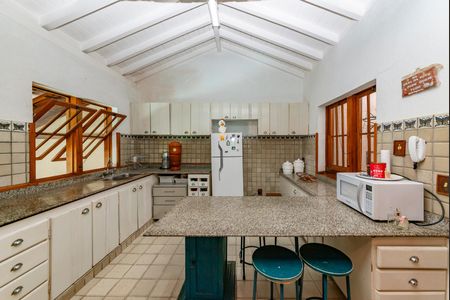 Casa à venda com 400m², 4 quartos e 4 vagas Casa à venda com 400m², 4 quartos e 4 vagasCozinha