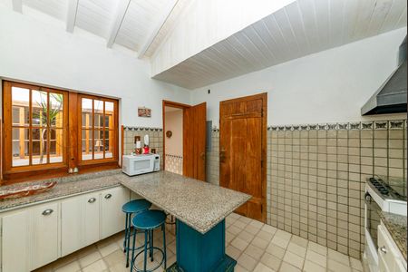 Casa à venda com 400m², 4 quartos e 4 vagas Casa à venda com 400m², 4 quartos e 4 vagasCozinha