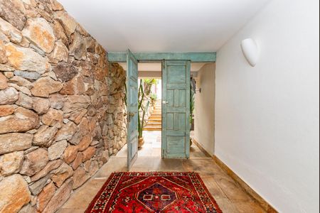 Casa à venda com 400m², 4 quartos e 4 vagas Casa à venda com 400m², 4 quartos e 4 vagasEntrada