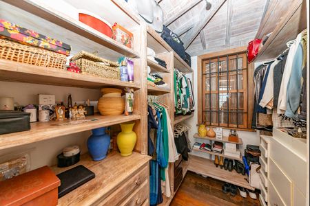 Casa à venda com 400m², 4 quartos e 4 vagas Casa à venda com 400m², 4 quartos e 4 vagasCloset da suíte