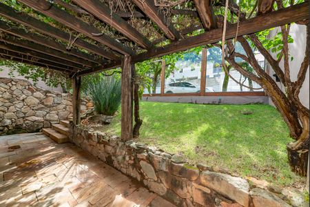 Casa à venda com 400m², 4 quartos e 4 vagas Casa à venda com 400m², 4 quartos e 4 vagasQuintal