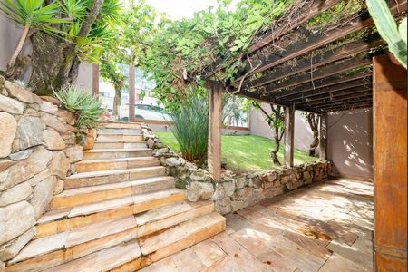 Casa à venda com 400m², 4 quartos e 4 vagas Casa à venda com 400m², 4 quartos e 4 vagasQuintal