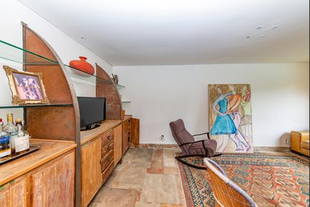 Casa à venda com 400m², 4 quartos e 4 vagas Casa à venda com 400m², 4 quartos e 4 vagasSala 2