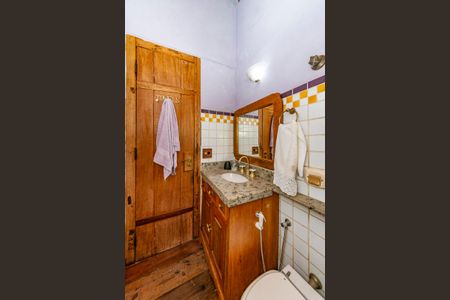 Casa à venda com 400m², 4 quartos e 4 vagas Casa à venda com 400m², 4 quartos e 4 vagasBanheiro Social 2