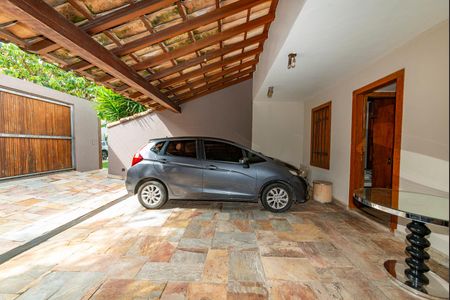 Casa à venda com 400m², 4 quartos e 4 vagas Casa à venda com 400m², 4 quartos e 4 vagasGaragem