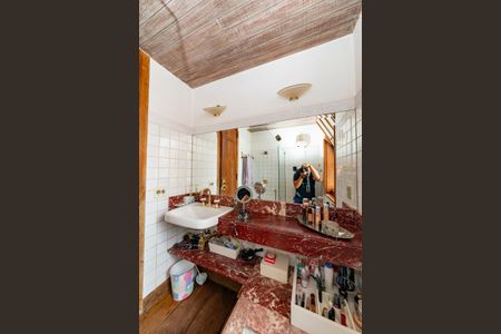 Casa à venda com 400m², 4 quartos e 4 vagas Casa à venda com 400m², 4 quartos e 4 vagasBanheiro da Suíte