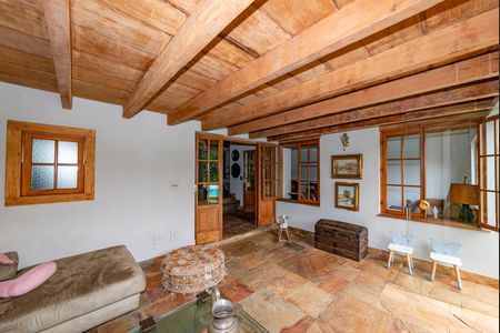 Casa à venda com 400m², 4 quartos e 4 vagas Casa à venda com 400m², 4 quartos e 4 vagasVaranda