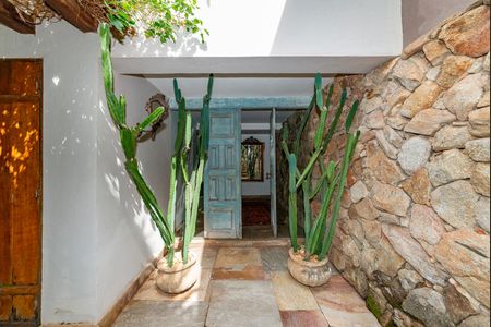 Casa à venda com 400m², 4 quartos e 4 vagas Casa à venda com 400m², 4 quartos e 4 vagasEntrada