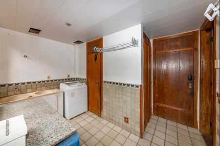 Casa à venda com 400m², 4 quartos e 4 vagas Casa à venda com 400m², 4 quartos e 4 vagasÁrea de Serviço