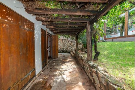 Casa à venda com 400m², 4 quartos e 4 vagas Casa à venda com 400m², 4 quartos e 4 vagasQuintal