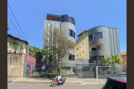 Apartamento para alugar com 75m², 3 quartos e 2 vagas Apartamento para alugar com 75m², 3 quartos e 2 vagasFachada