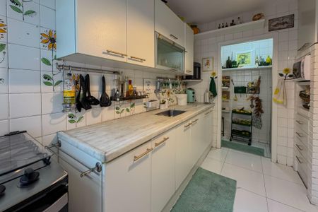 Apartamento à venda com 140m², 4 quartos e 1 vaga Apartamento à venda com 140m², 4 quartos e 1 vagaCozinha