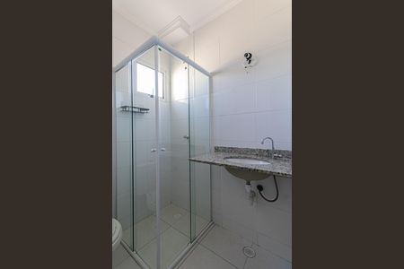 Banheiro Suíte 2 de casa de condomínio para alugar com 2 quartos, 59m² em Itaquera, São Paulo