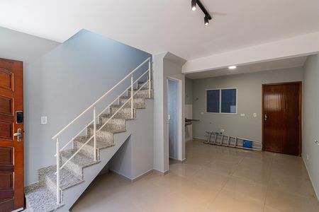 Sala e Cozinha de casa de condomínio para alugar com 2 quartos, 59m² em Itaquera, São Paulo