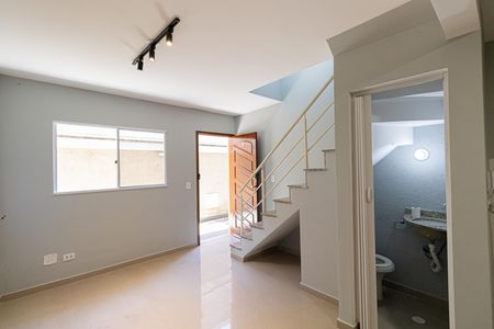Casa de Condomínio para alugar com 2 quartos, 59m² em Itaquera, São Paulo