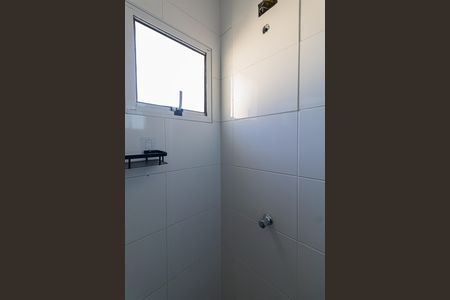 Banheiro Suíte 2 de casa de condomínio para alugar com 2 quartos, 59m² em Itaquera, São Paulo